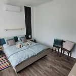 Gyoengyike Apartmanhaz * ボニャルツバシュ