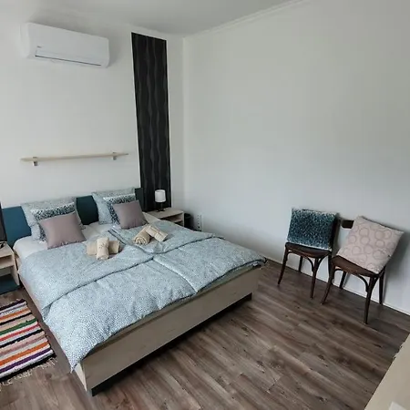 Gyoengyike Apartmanhaz * فونيارتْسفاشغ