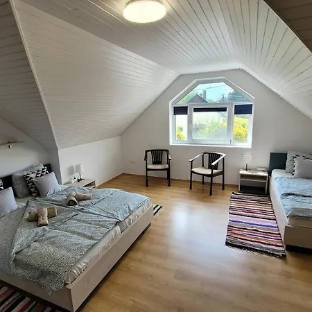 Gyoengyike Apartmanhaz * فونيارتْسفاشغ